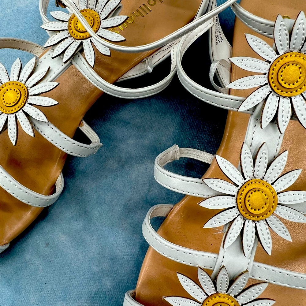 Daisy Sandals by Dollhouse 10W